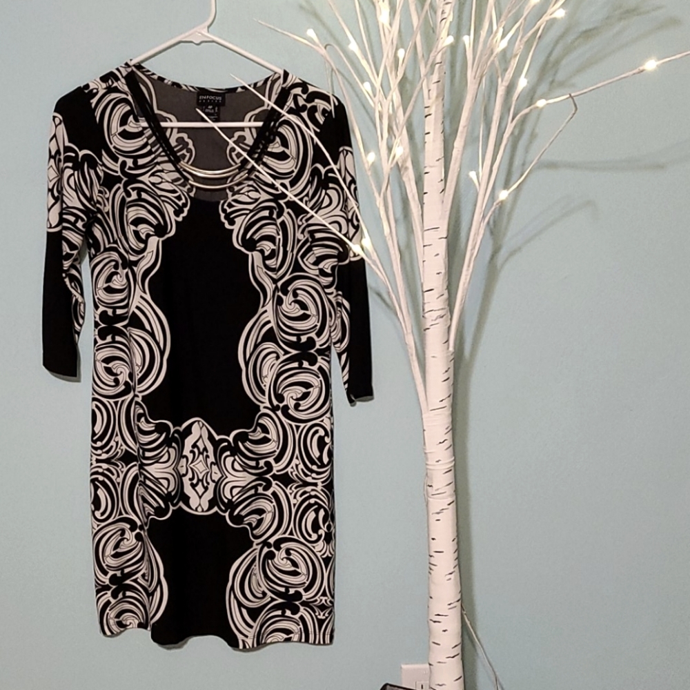 Long-sleeved monochromatic dress, size 4 Petite